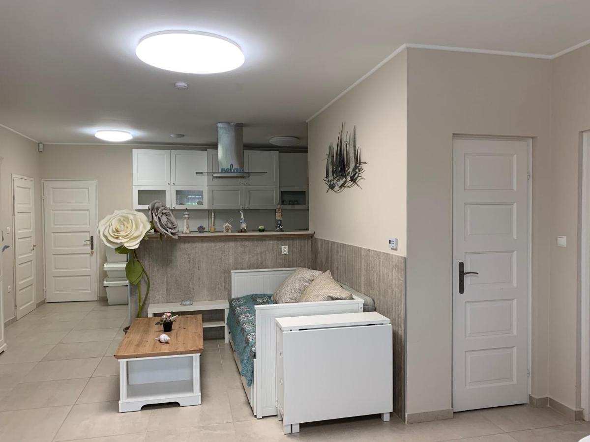 Topart Apartman I بالاتونفينيفيس المظهر الخارجي الصورة